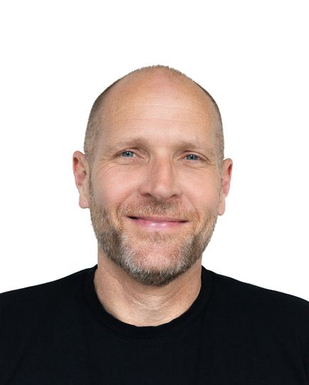 Mitarbeiterfoto_Tom_II.jpg